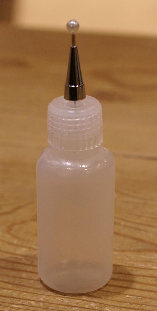 [1009-005] Lijm/schrijfflesje ultrafijne tip 0.7